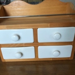 小さな陶器製小物入れ