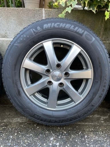 【商談成立しました。】スタッドレスタイヤ　80系ノアヴォクで使用可能　205/65R15