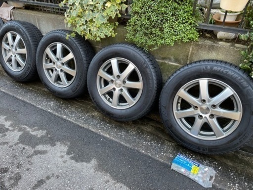 【商談成立しました。】スタッドレスタイヤ　80系ノアヴォクで使用可能　205/65R15