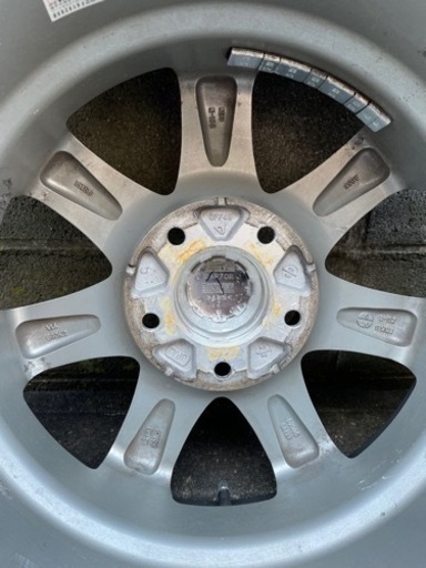 【商談成立しました。】スタッドレスタイヤ　80系ノアヴォクで使用可能　205/65R15