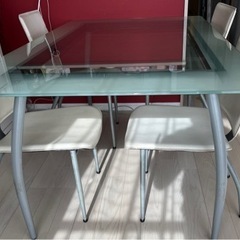 ガラステーブル ダイニングセットの画像