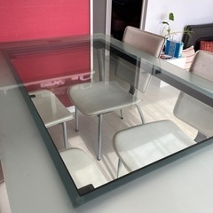 ガラステーブル ダイニングセットの画像