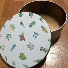六花亭　空き缶　直径約22㎝
