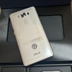 ★★新品未使用品ASUS ZenFone3 Deluxe Dual SIM ZS550KL-2J037JP 64GB Silver【国内版SIMフリー】の画像