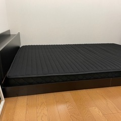 ダブルベッド　ボンネルコイルマットレス付き