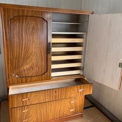 レトロな和タンスの画像