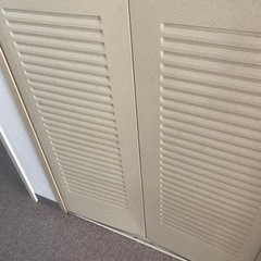 クローゼットの扉の歪みを直したい