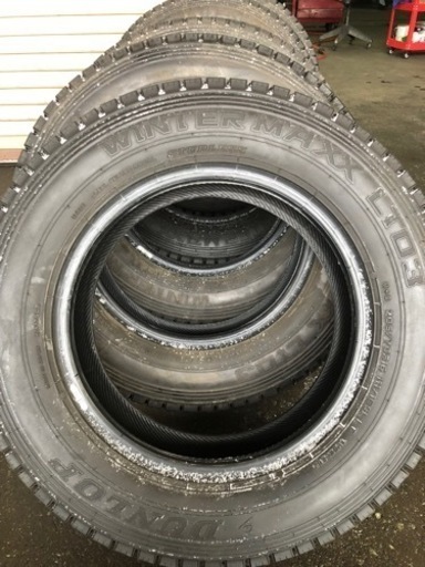 トラック タイヤ