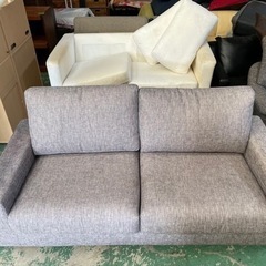 2人掛けソファー☆中古品ですがまだ綺麗で使えます👍🏾幅190cmの画像