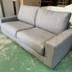2人掛けソファー☆中古品ですがまだ綺麗で使えます👍🏾幅190cmの画像
