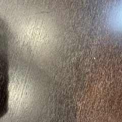 丸い三角テーブルの画像