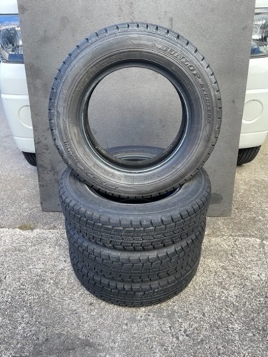 はめ替え工賃込み！145/80R13 ダンロップスタッドレス中古4本セット！軽自動車