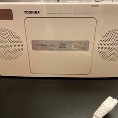 問題なく使えます！CDラジカセです。