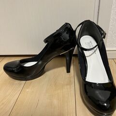 パンプス 黒　ブラック　ピンヒール　ストラップ