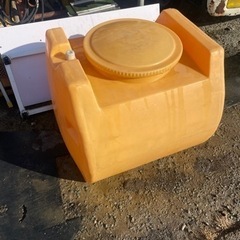 水　タンク　300L