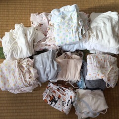 新生児用　肌着、　　新品靴下の画像