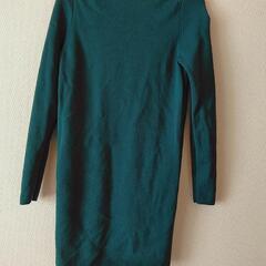 UNIQLO　ダークグリーンロングニットの画像