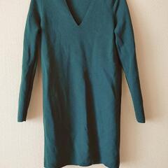 UNIQLO　ダークグリーンロングニットの画像