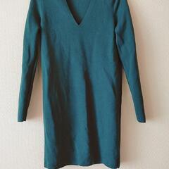 UNIQLO　ダークグリーンロングニットの画像