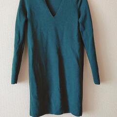 UNIQLO　ダークグリーンロングニット