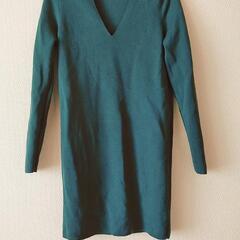 UNIQLO　ダークグリーンロングニットの画像