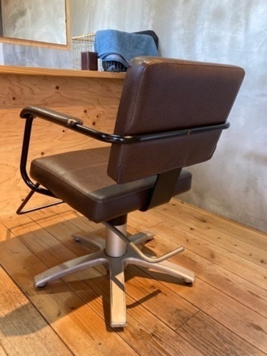 タカラベルモント　スタイリングチェア(美容室　椅子)