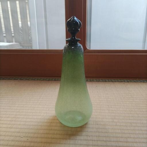 吹きガラス小瓶