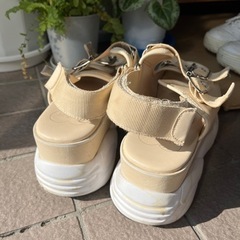 厚底サンダルの画像