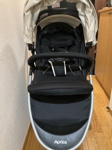 受け渡し予定者確定　アップリカ　スムーヴAC ブラックアイボリー　ベビーカー