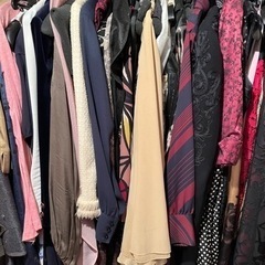 女性服  多数