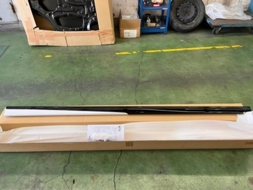 クラウン　サイドスカート　右側のみ