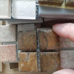 廃材のタイルの画像