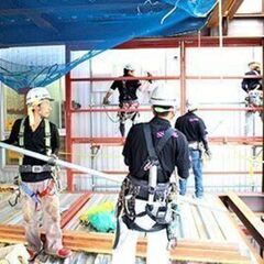 💪👷‍♂️筋肉も収入も手に入れろ👷‍♀️✨まずはアルバイトで週３～！足場の組み立て作業員の画像
