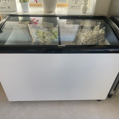 業務用/ テンポスオリジナル冷凍ショーケース 曲面ガラス扉 190L TBSC-190F 幅1105×奥行606×高さ842(mm)の画像