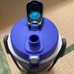 thermos 水筒　2ℓの画像