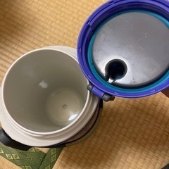 thermos 水筒　2ℓの画像