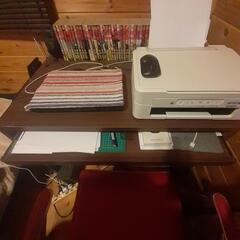 机と椅子の画像