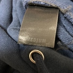 8 パーカー　紺色　Mサイズの画像