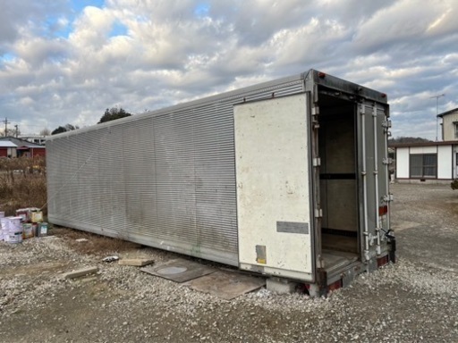 アルミコンテナ　鍵付き