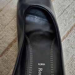 黒パンプスの画像