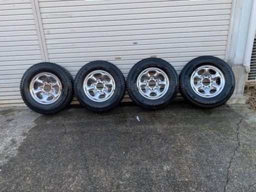 テラノホイールスタットレス　キャラバン　ハイエース