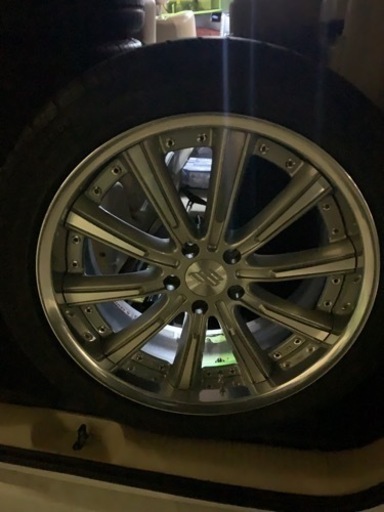 19インチホイル付きタイヤ