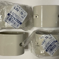 配管化粧カバー（サイズ70、アイボリー）とネオピタテープの画像