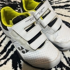 テニスシューズ　21cm 屋内用　YONEX
