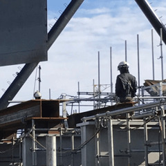 現場作業員（とび、鍛冶、機械、溶接、配管工）寮・社会保険完備　未経験者歓迎の画像