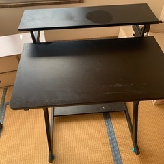 机と椅子！の画像