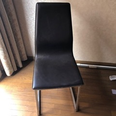 ダイニングチェア　レザー使用の画像