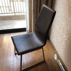 ダイニングチェア　レザー使用の画像