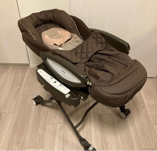 ユラリズム　オート　ハイローチェア　アップリカ