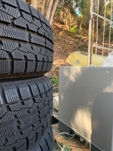 製造2020年後半　ほぼ2021年製造　ヒゲあり　8部山　185/60R15 スタッドレスタイヤセット　4本　15インチ　アクア　小型